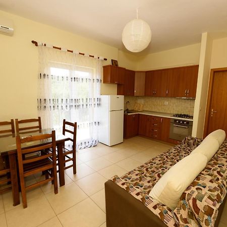 Vasili'S Family Apartments هيماري المظهر الخارجي الصورة